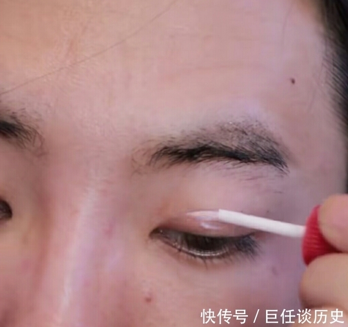 涂抹|大哥仿妆至尊宝,开始:皮肤状态不太好,看到最后:有那么几分神似!