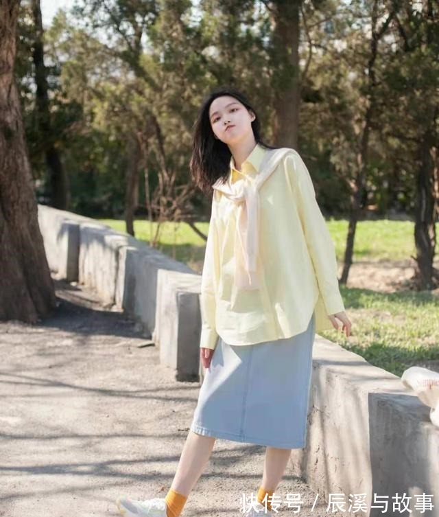 衬衫 穿“衬衫”时,如何才能显气质不懂得搭配下装,很难穿出优雅感!