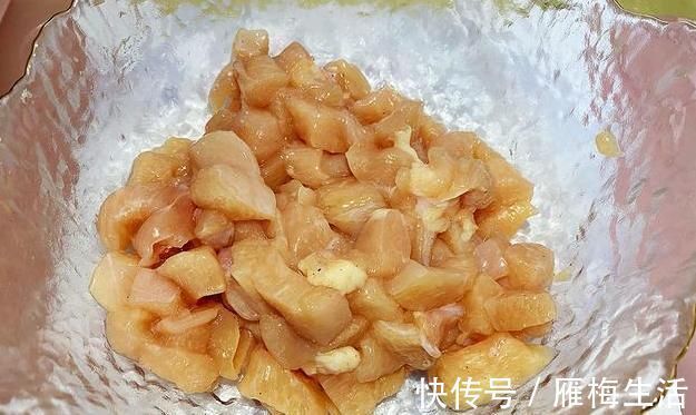面条这样做太好吃了，加几个香菇一块鸡肉，汤鲜味浓