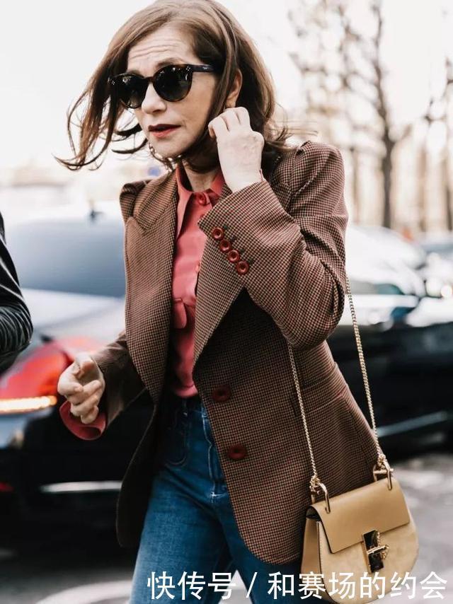 件灰色系|2020年秋冬,“大地色”火了,高级百搭又显气质