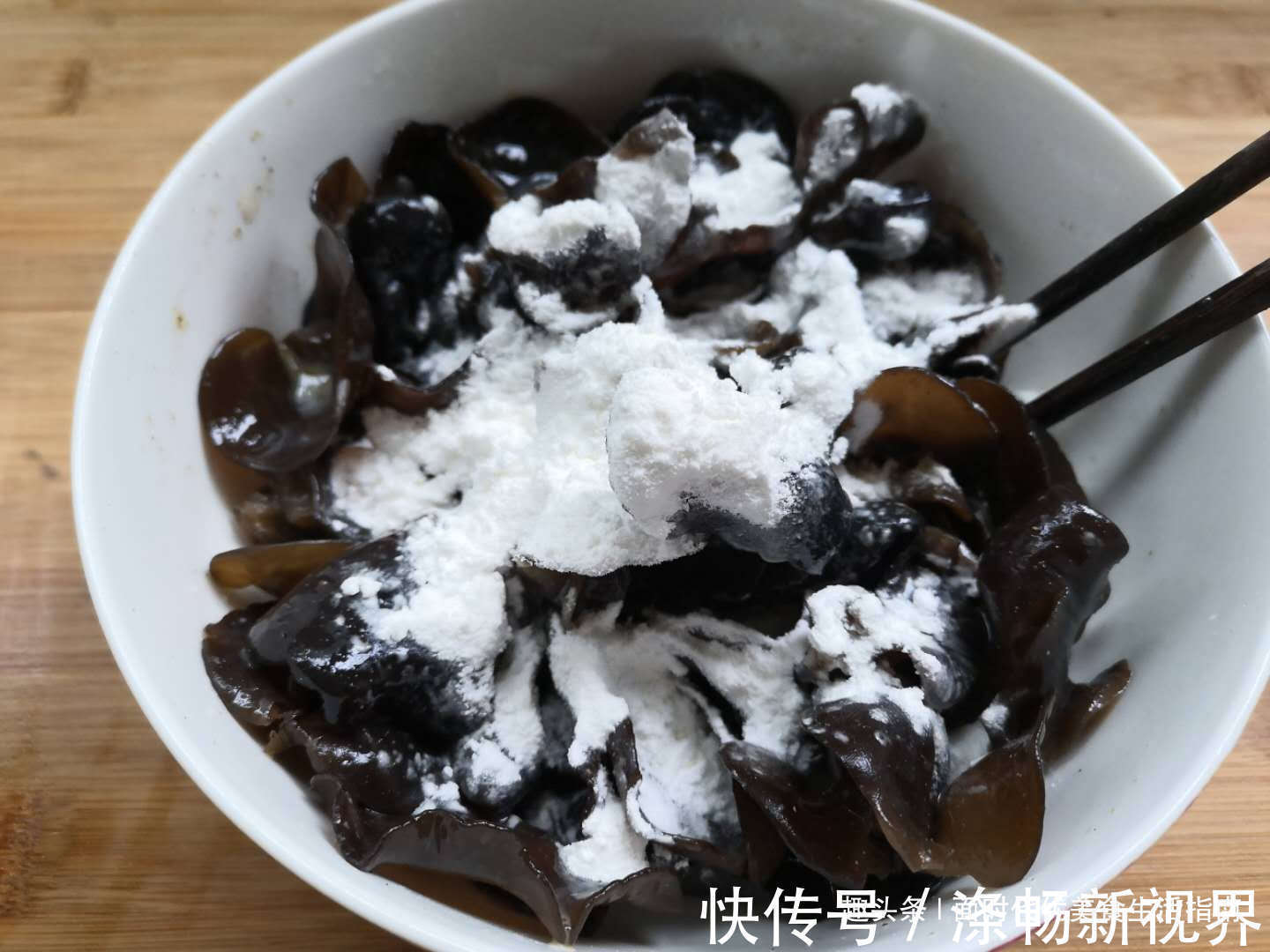 面糊|木耳新吃法,3分钟就出锅,咸香酥脆,比肉还好吃,饭店都吃不到