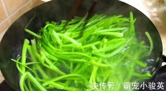 冬天，用它包饺子，比白菜韭菜鲜，再贵也要吃，我家一周吃4次，太香了
