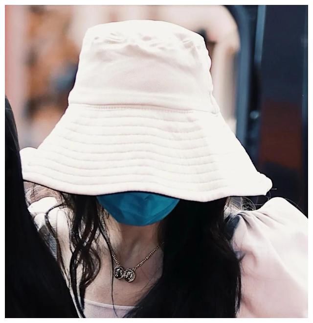 明星全变“养蜂人”，今夏新潮流？