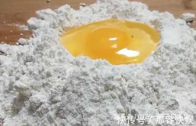 炸排叉也叫麻叶,老左教你制作比例及手法,学会了可以自己在家炸