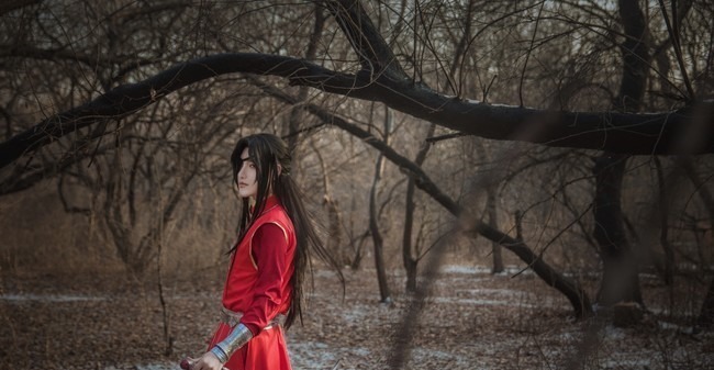 厄命|天官赐福Cos这个花城婚服绝了!网友是羡慕不来的身高和颜值