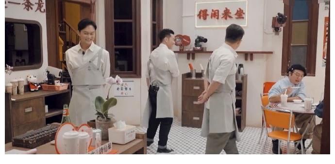 《大灣仔的夜》謝天華廚藝翻車，陳小春社恐，張智霖秒變交際花