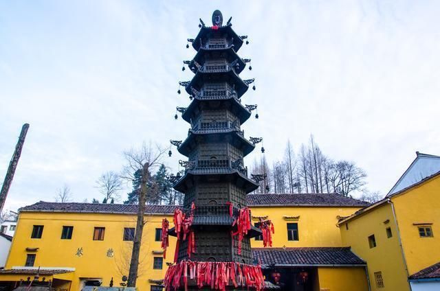 居民|我国最虔诚的景区，寺庙就有78座，门票收入百亿，周边居民只卖香