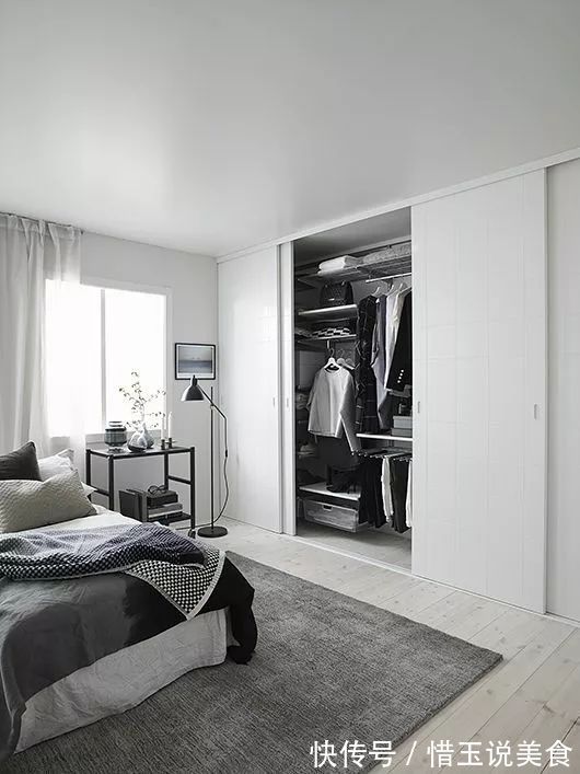 卧室内|还在买衣柜现在流行“挖墙”装衣橱!