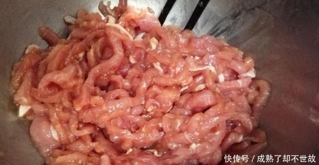 炒猪瘦肉时,牢记不要直接下锅炒,照着好方法做一次,肉不柴不腥