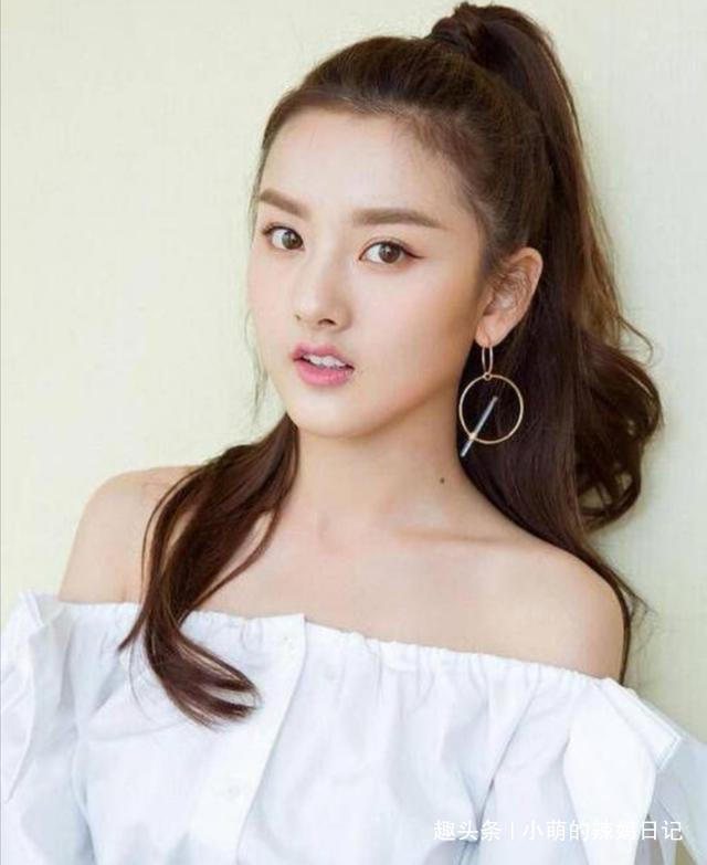 女人不管奔几，扎马尾时少犯这3个''错误''！掉发不说，还显脸大