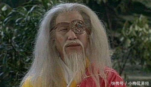 倚天中,黄衫女为何多次挺身庇护张无忌?其实他俩之间有暧昧