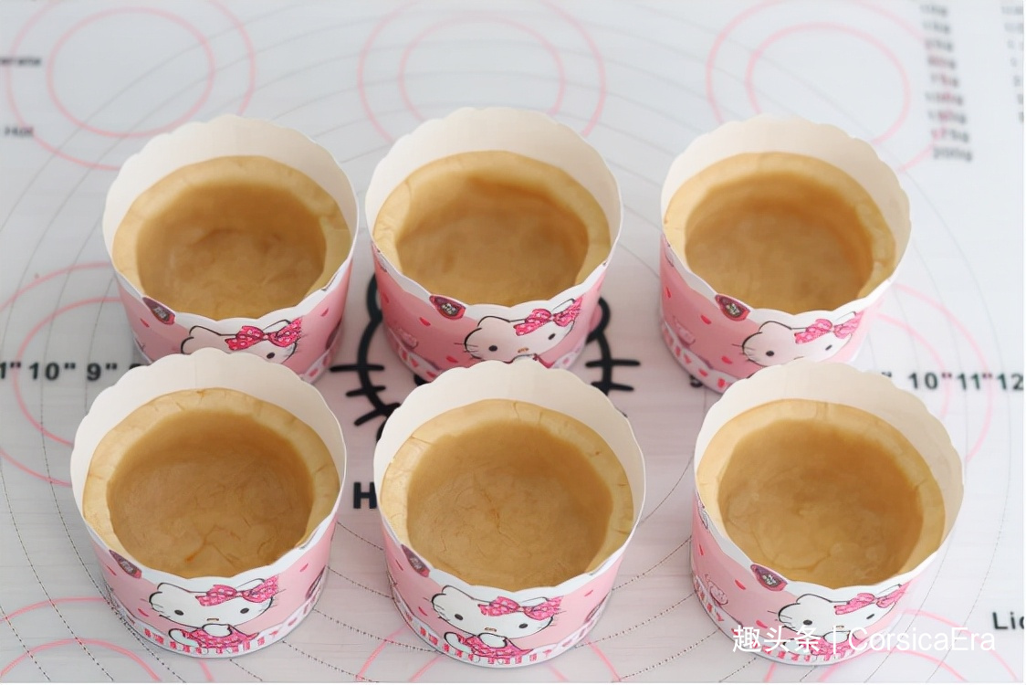 外酥里嫩的布丁塔，咬下一口层次丰富，有浓郁的巧克力味道！