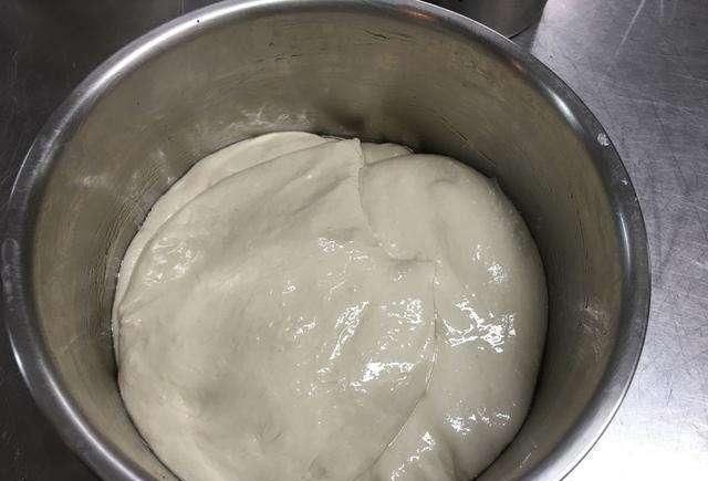  烙饼|做烙饼时，万万不可用冷水和开水，用它代替，放凉了都不硬