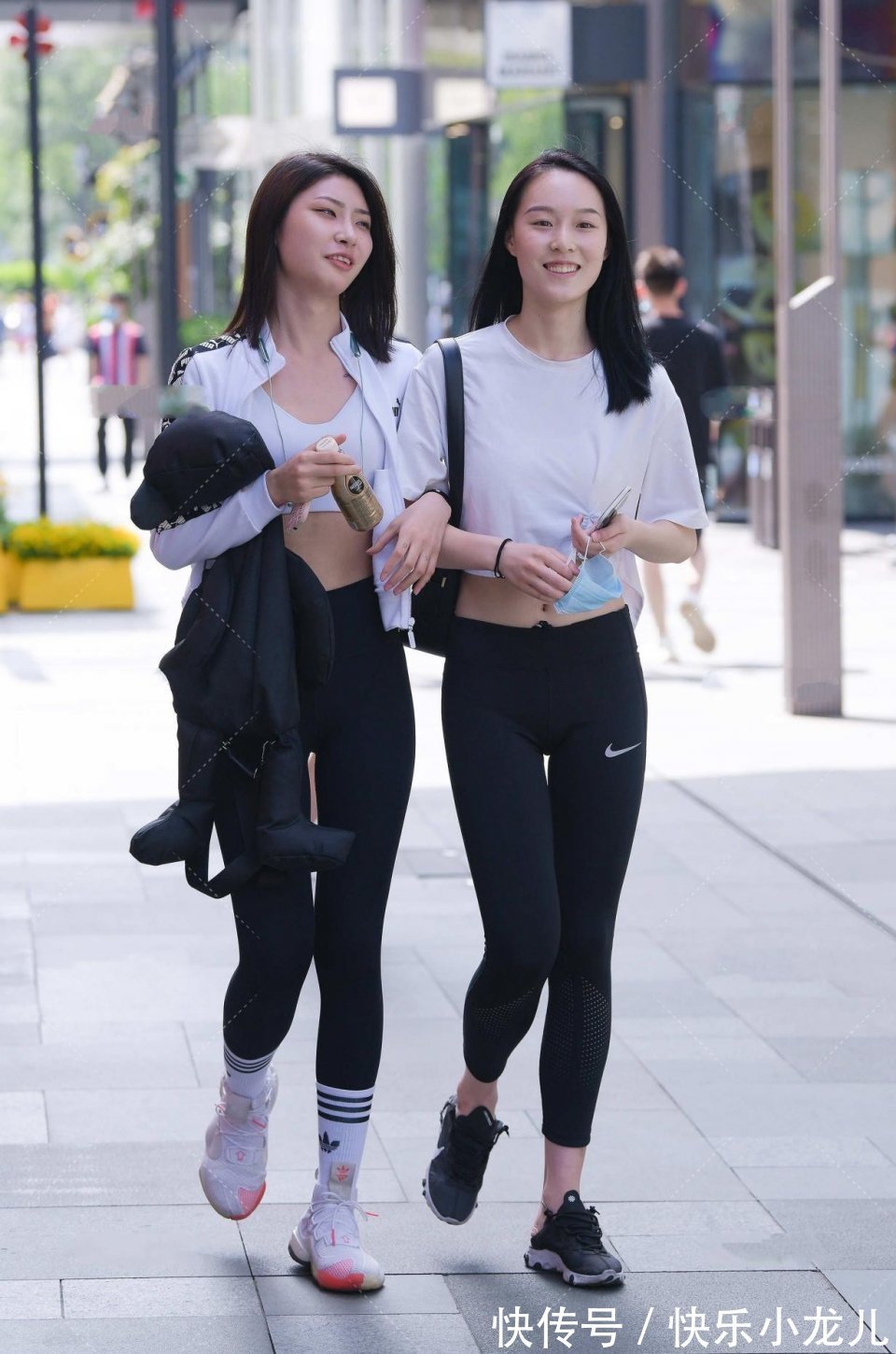 时尚|成熟优雅简单大气的女孩,彰显时尚优雅范,这两个女孩你喜欢哪个