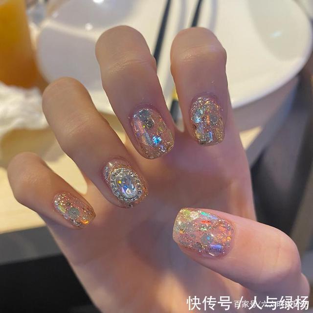 指甲|近期超火的韩系亮片美甲分享,闪闪惹人爱,换上你就是最亮的仔!