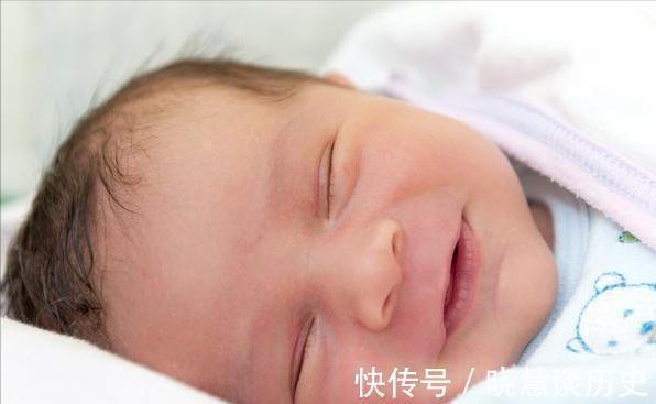 大动作|新生宝宝“爆发式”成长,1岁以内各项发育指标,你家娃达标了吗