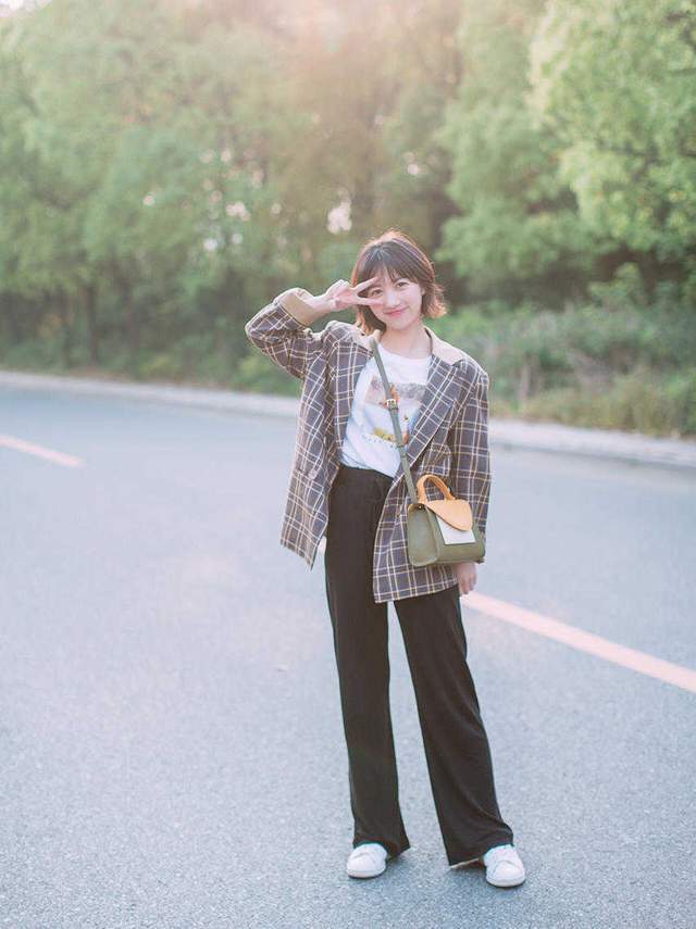 针织衫|梨形身材和微胖女孩最关心的搭配来了,针织衫配半身裙,显瘦显高