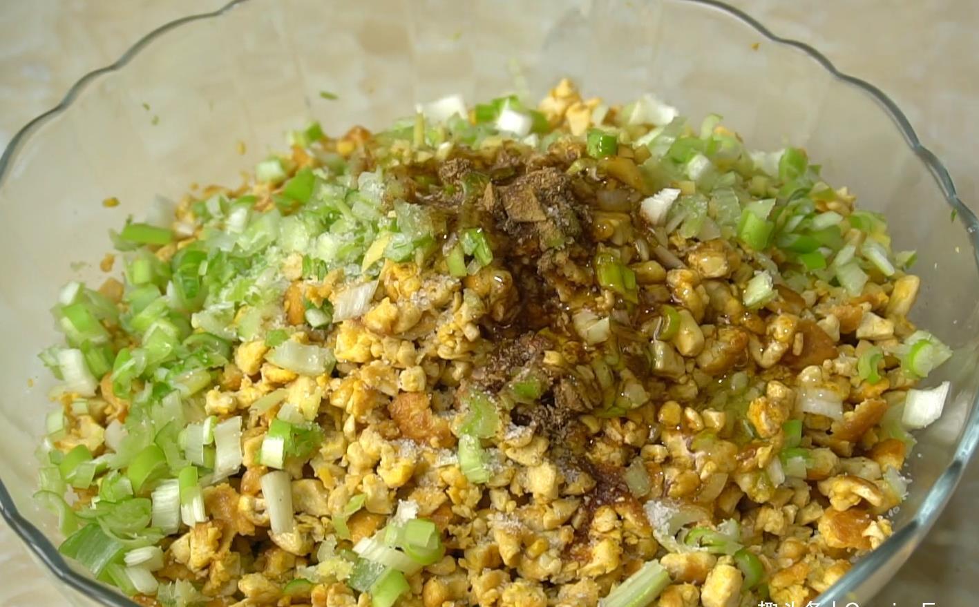 简单|白菜简单做,不发面不烫面,一折一卷就搞定,比包子还好吃!