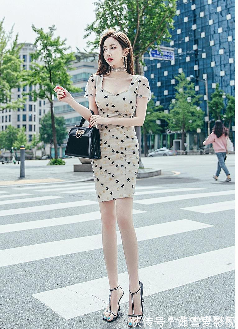 着装 杏色的着装穿搭,黑色五角星的设计,看起来更加美丽