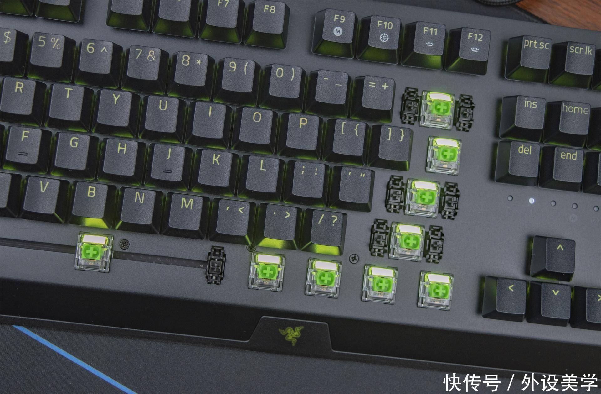 雷蛇|以灯之名,传奇再续:雷蛇黑寡妇 V3 绿轴版开箱