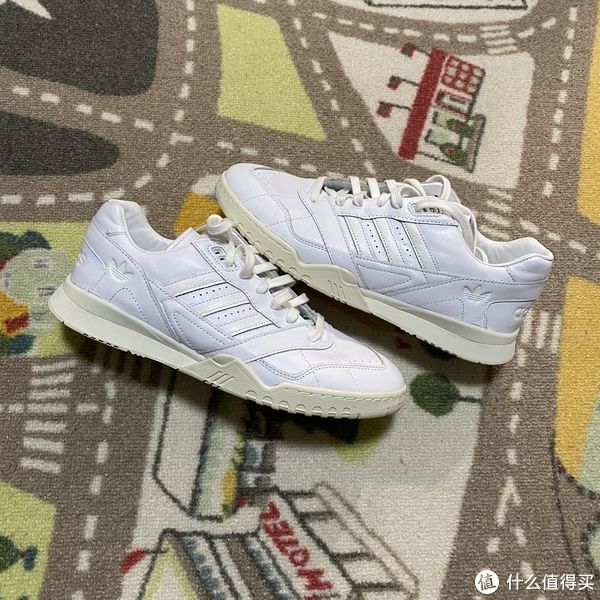 rain 我的第N双鞋 篇一百二十五：重回90年代，复古百搭小白鞋adidas A.R. TRAINER