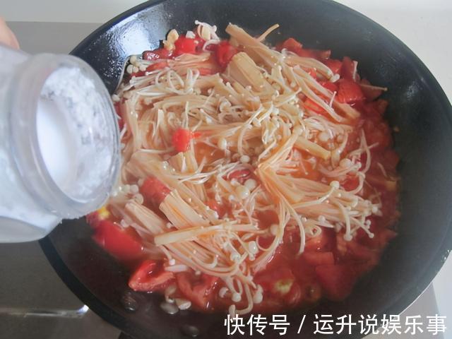 开胃|天冷了要多吃金针菇,教你饭店秘制做法。酸辣开胃,家人抢着吃