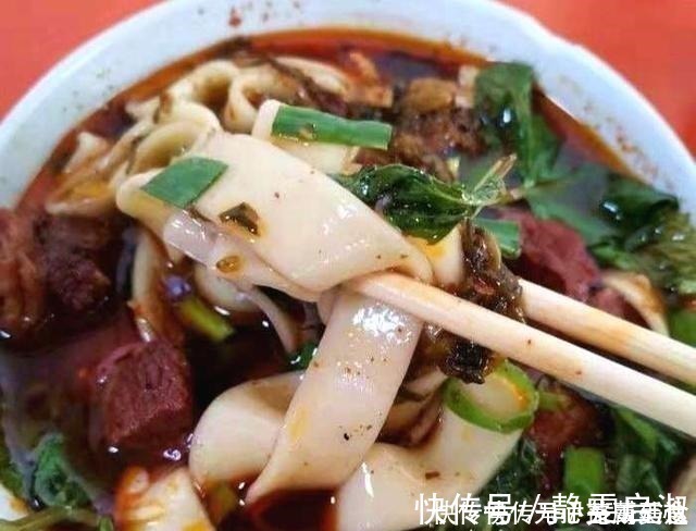 云南懒得取名字的牛肉面馆,老板非吼即骂,