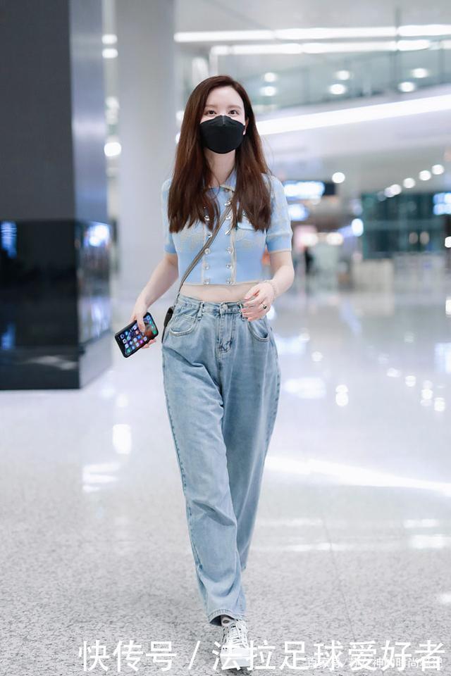 阔腿裤已经下岗了,今年流行这6条“吃肉裤”,显瘦时髦谁穿谁美