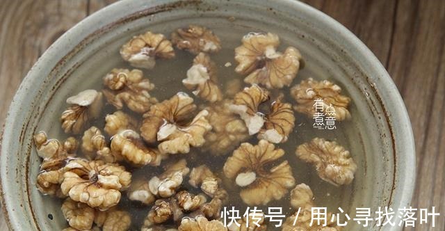 掉发|秋天到了,吃核桃栗子不如吃它,经常掉发多吃点,泡着吃真香啊!