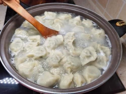 与大家分|4月包饺子别错过此菜,手脚冰凉最怕它,女性要多吃,比韭菜还鲜