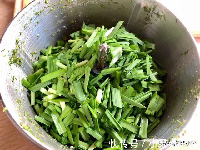 绞肉机|腌韭菜花别只会放盐,教你1招,颜色翠绿不发黄,保存一年不坏
