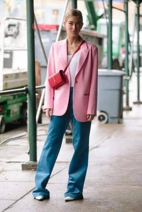 早春火了一种穿法叫:拖地裤+外套,时髦显腿长,小个子也合适