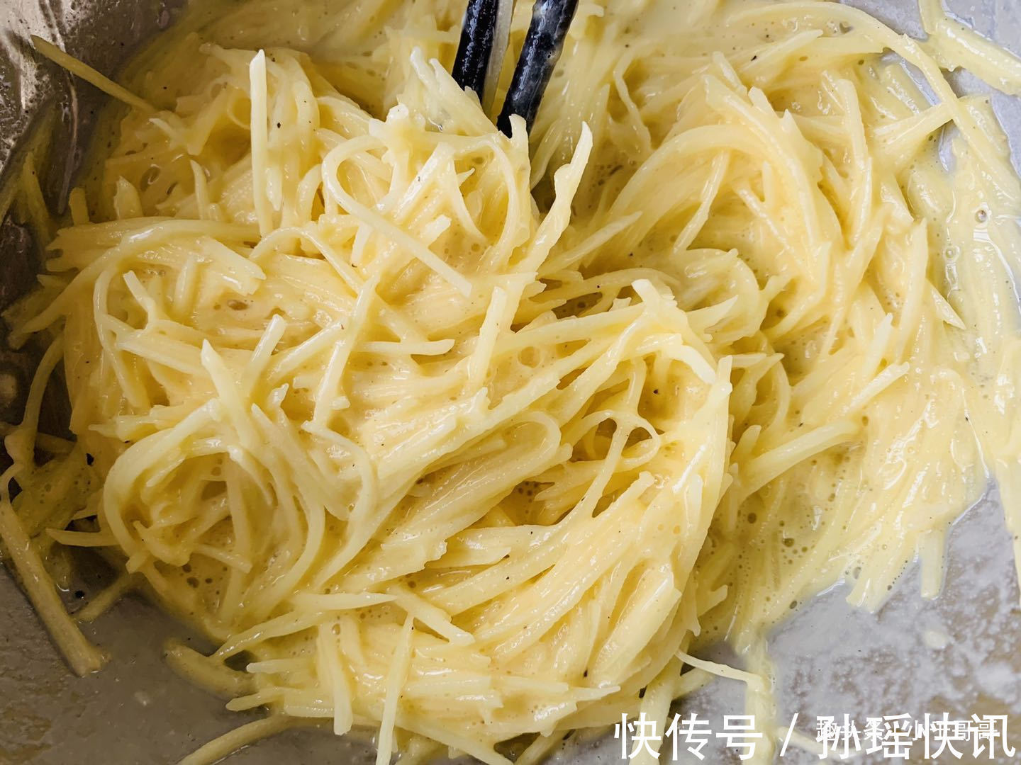 土豆饼|极简食谱—早餐茄子饼 加上土豆饼 荷包蛋 制作简单 营养美味