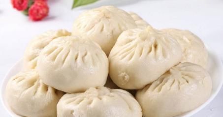 猪肉萝卜包子好吃又不腻，清香去火又有营养，好吃到吃一个都不够