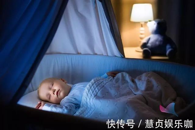 睡姿|睡觉时不能“脚朝西头朝东”?睡觉朝向真的有说法?今天终于知道了