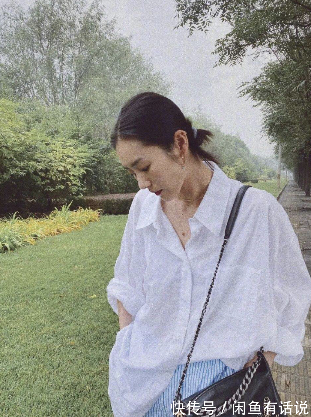 穿搭|刘雯瘦成“皮包骨”,吊带裙里面穿T恤还撑不满,看不到超模气场