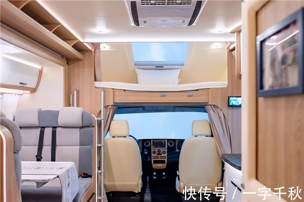 新款铂驰旅行家依维柯双拓展房车;欧式