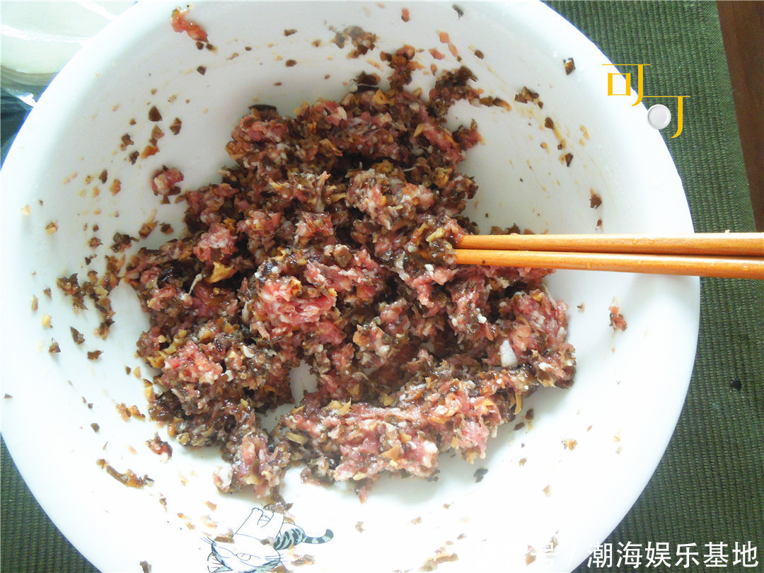 包饺子|出门前给老公准备的三鲜馅饺子,煮着吃煎着吃都可以,太方便