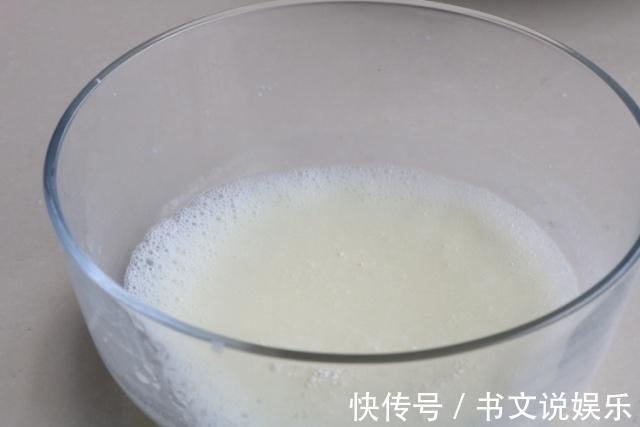 剩米饭也能做蛋糕加鸡蛋一起打发,口感软糯还有营养