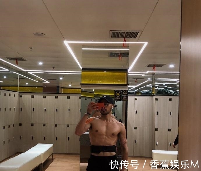 健身房|31岁的平面模特,络腮胡尽显男性魅力,撸铁打造满身肌肉帅气逼人!