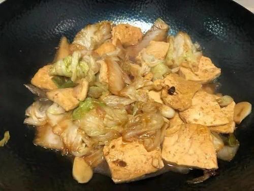 白菜炒豆腐，先放白菜还是先放豆腐？顺序搞错了，豆腐易碎还不香