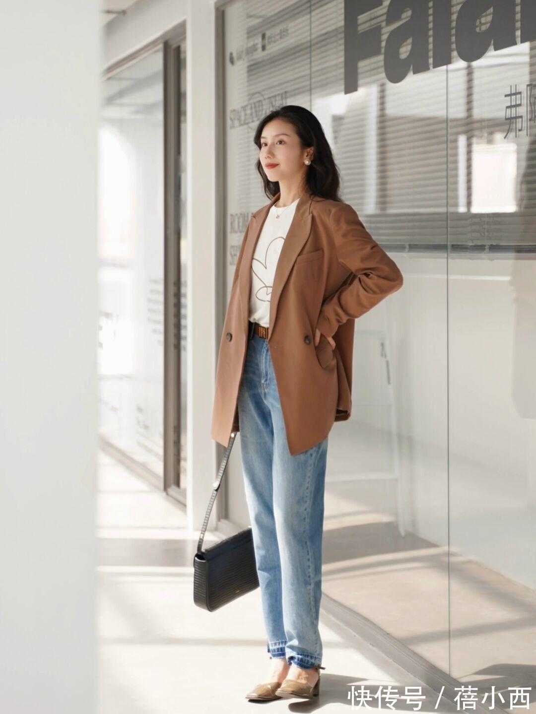 锥形裤|阔腿裤早就out了,今年流行“锥形裤”,搭配针织衫、西装真时髦