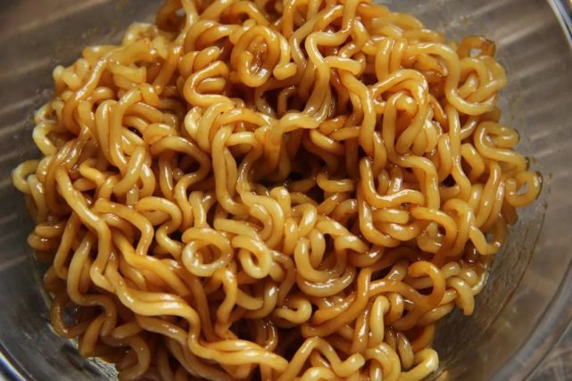  都说没有吃过炒方便面的人生是不完整