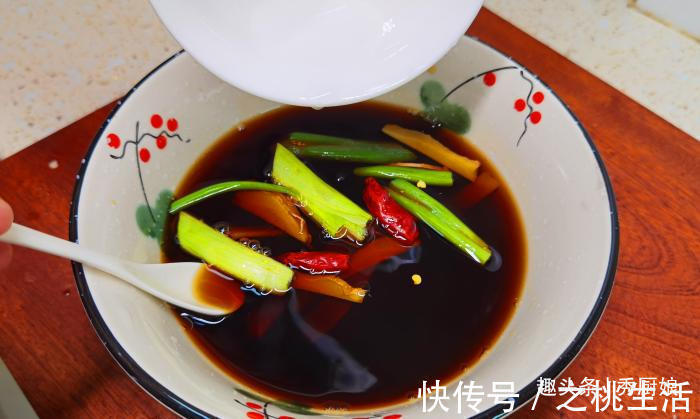 入秋后，遇到此鱼别手软，8块钱1斤，营养极高，炖一锅香到舔盘子