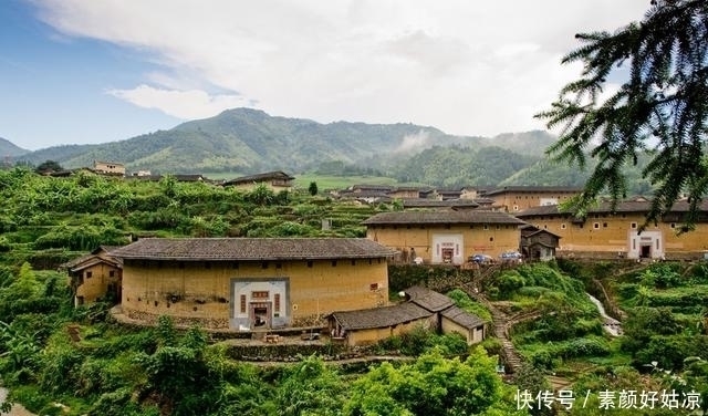 中国客家土楼，墙体为泥块里面无铁无水泥，却能屹立600年不倒