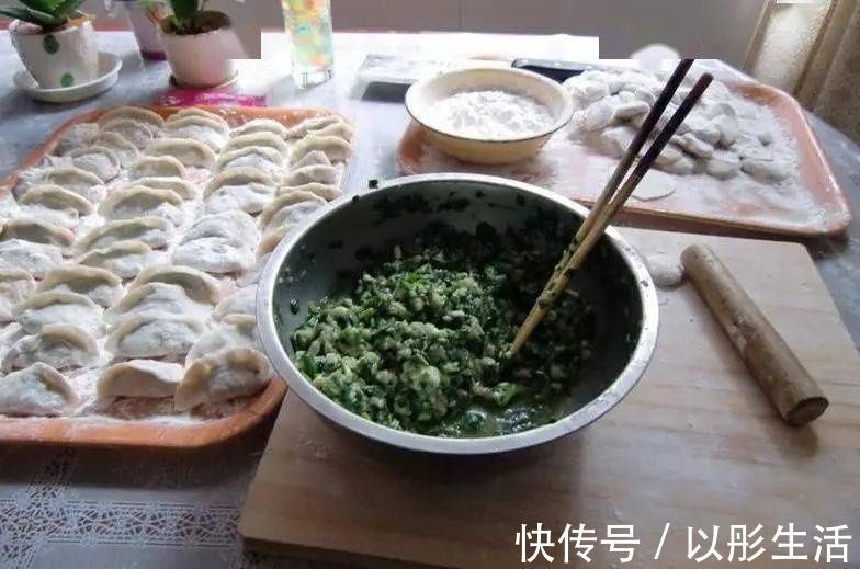 冻饺子前，往表皮撒点“它”，饺子不粘不开裂