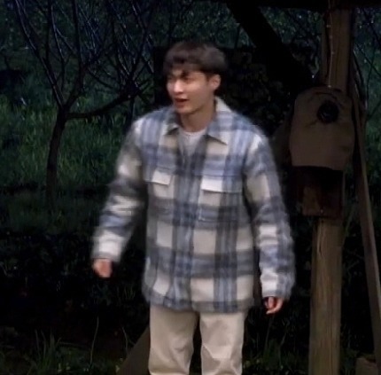 张艺兴被《向往》节目组坑惨,镜头全程对准他腿部,这也太虐了