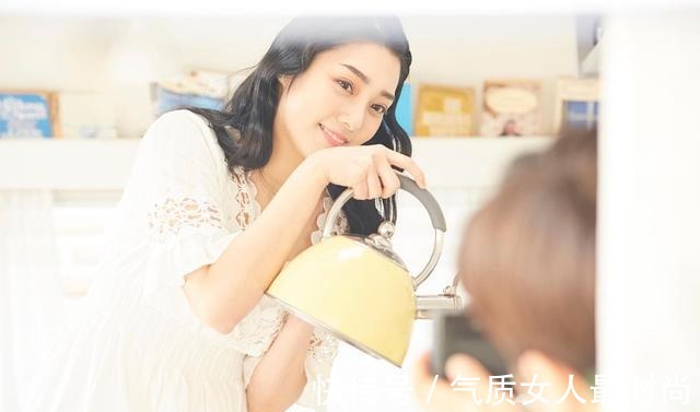 护肤品|女人晚上“靠墙抬腿”，坚持下来，身体发生的变化，或暗自高兴！