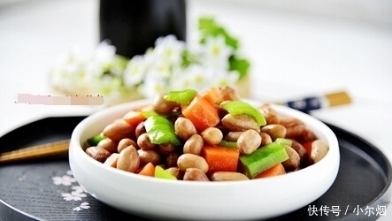 水煮花生都放什么调料怎么做才好吃30年大厨“手把手”教你