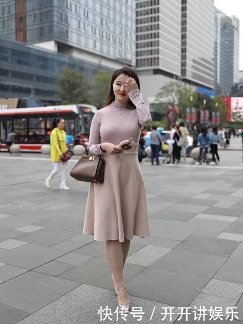 肉肉 微胖女生的穿搭,用紧身衣巧妙“藏肉”,时尚又大方!